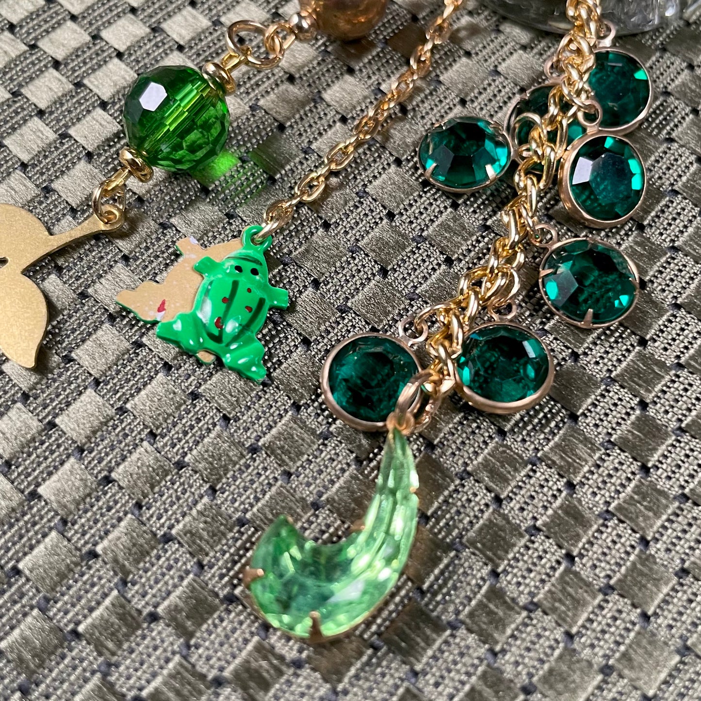 Frog pond goldtone bag charm