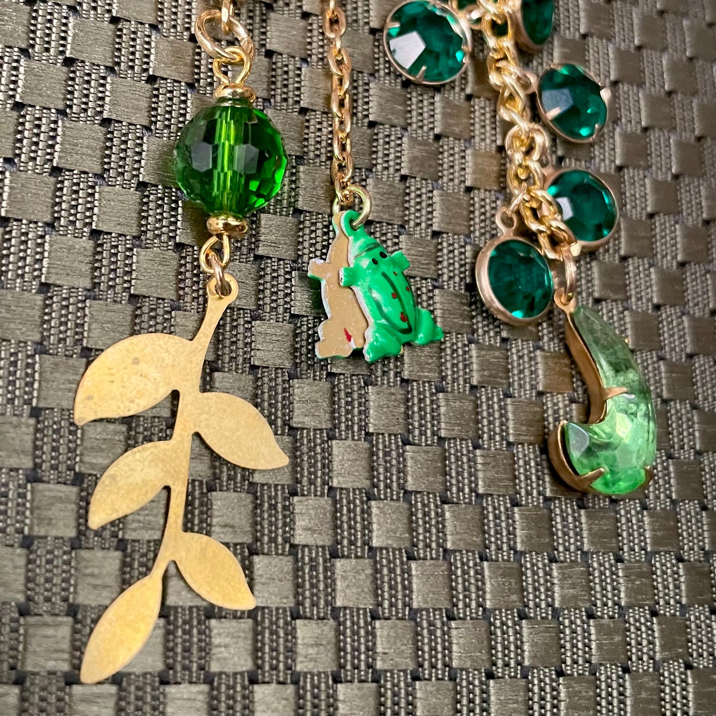Frog pond goldtone bag charm