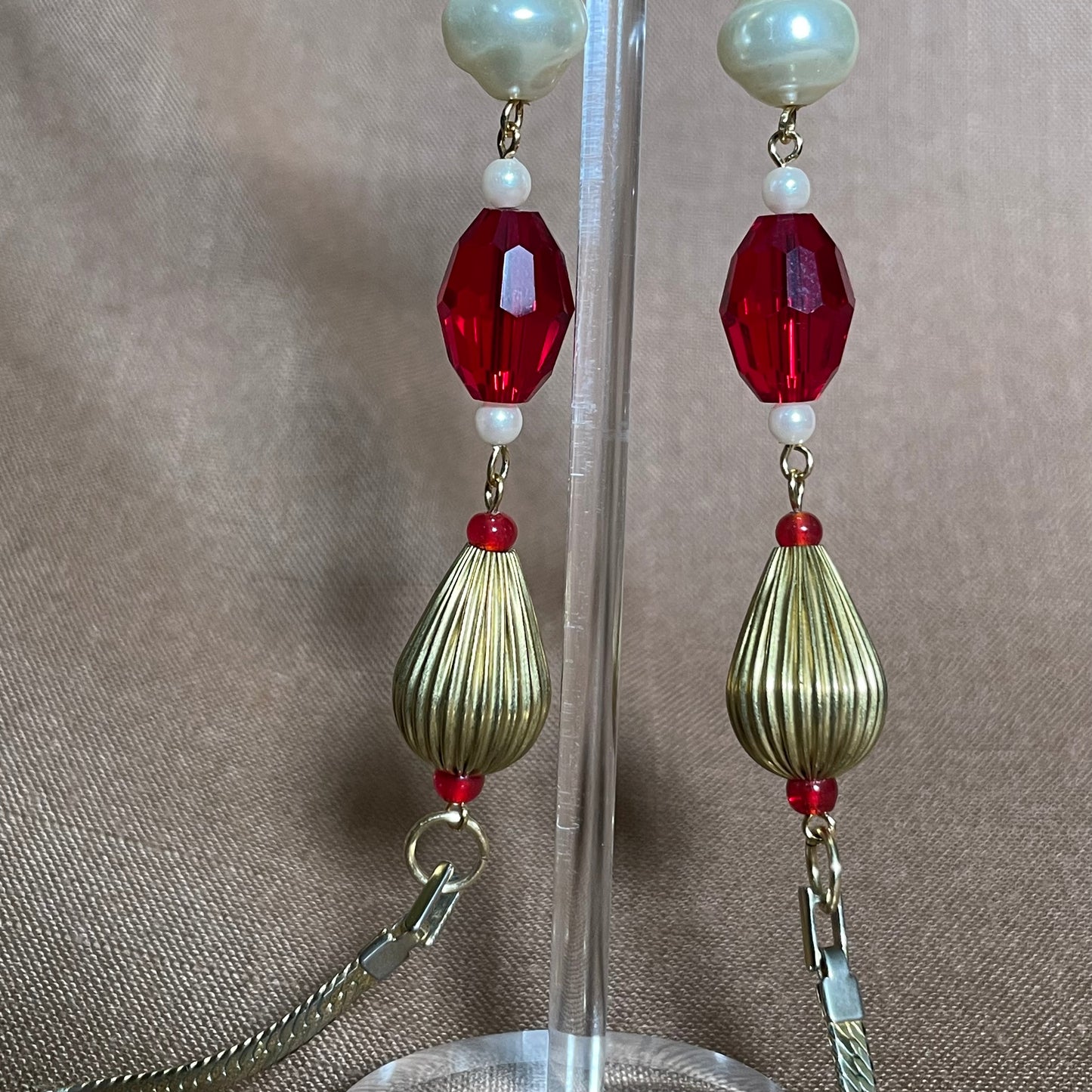 Ruby & Pearl eyeglass chain