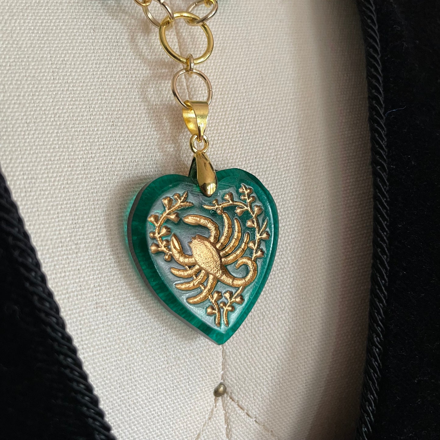 Scorpio scorpion heart clip chain - royal green