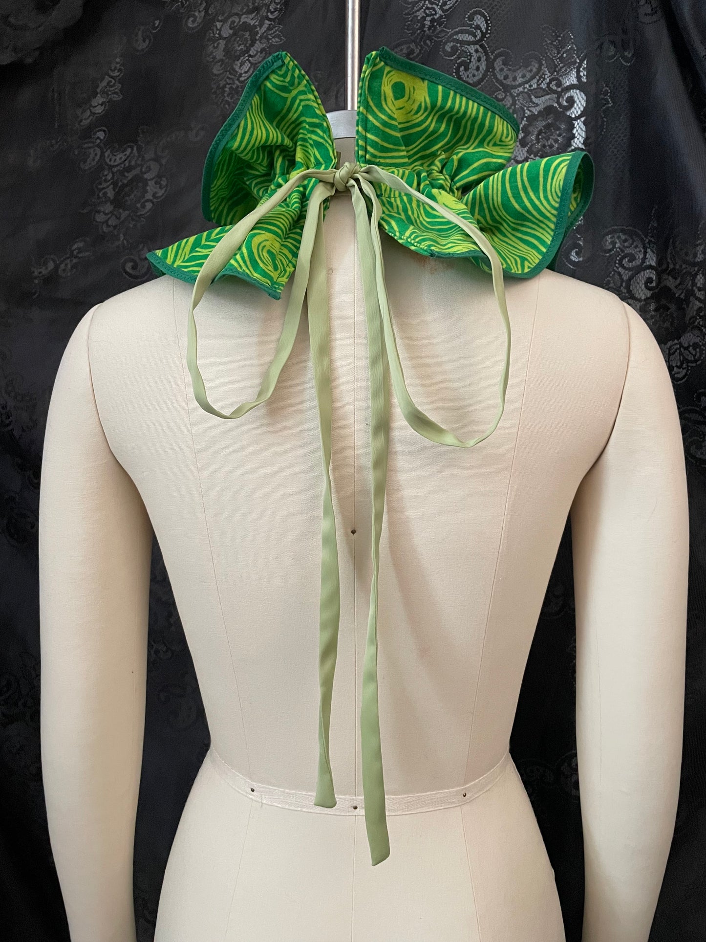 Green Ruffle Collar