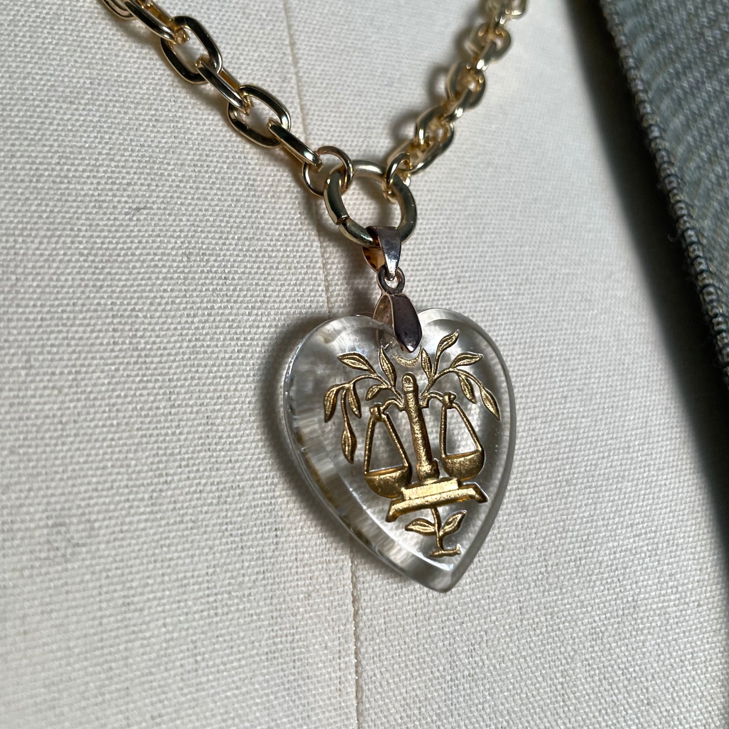 Libra scales heart clip chain - short clear
