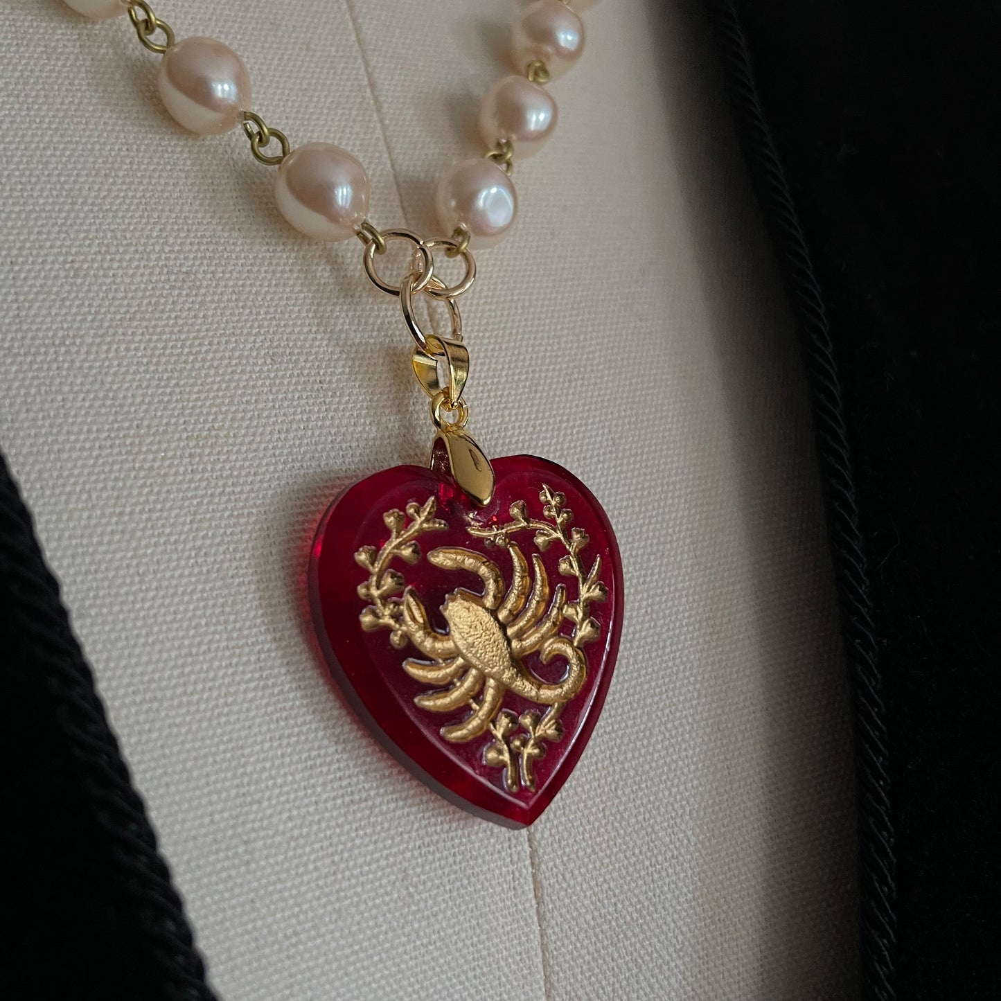 Scorpio scorpion heart clip chain - pearl chain