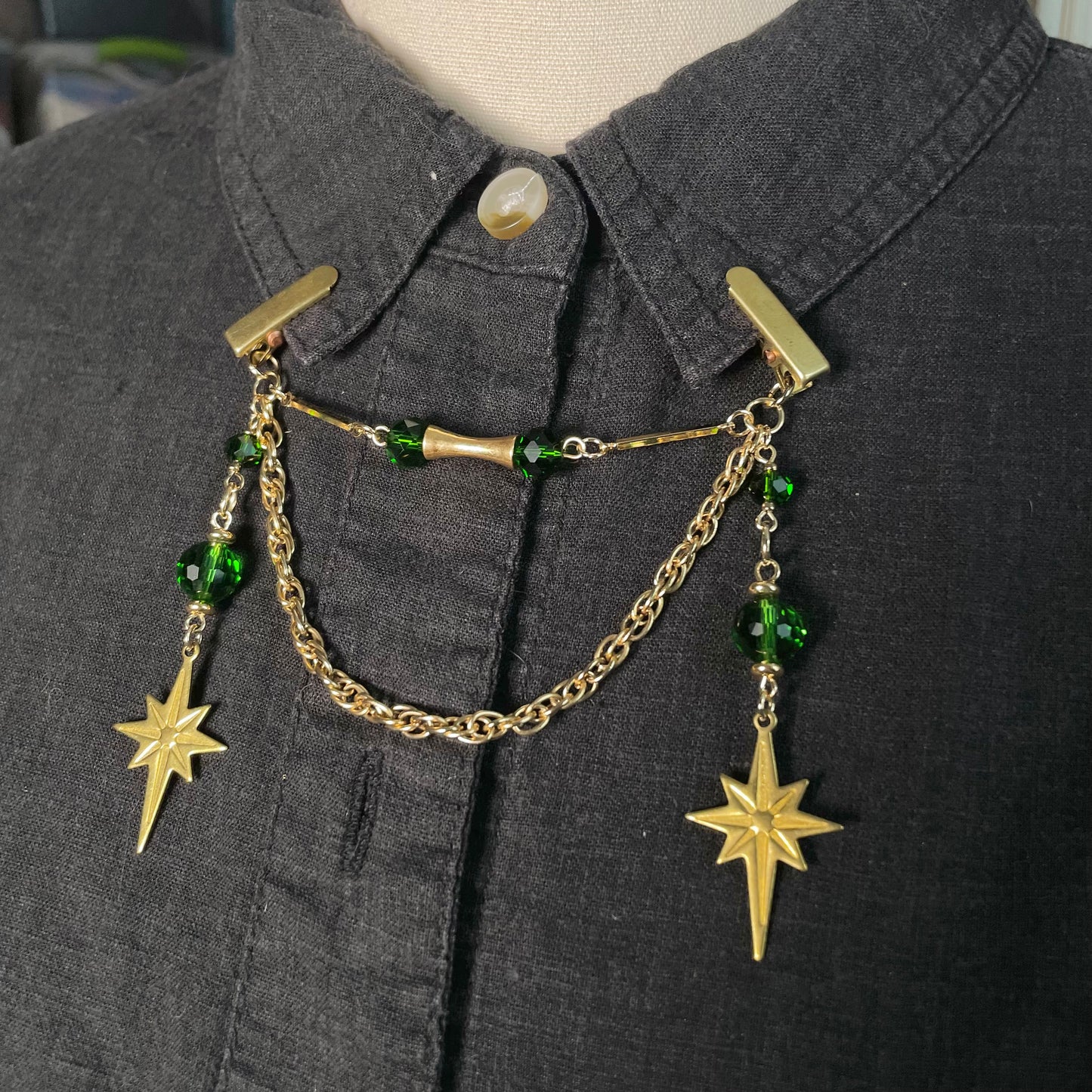 green starburst goldtone collar clip