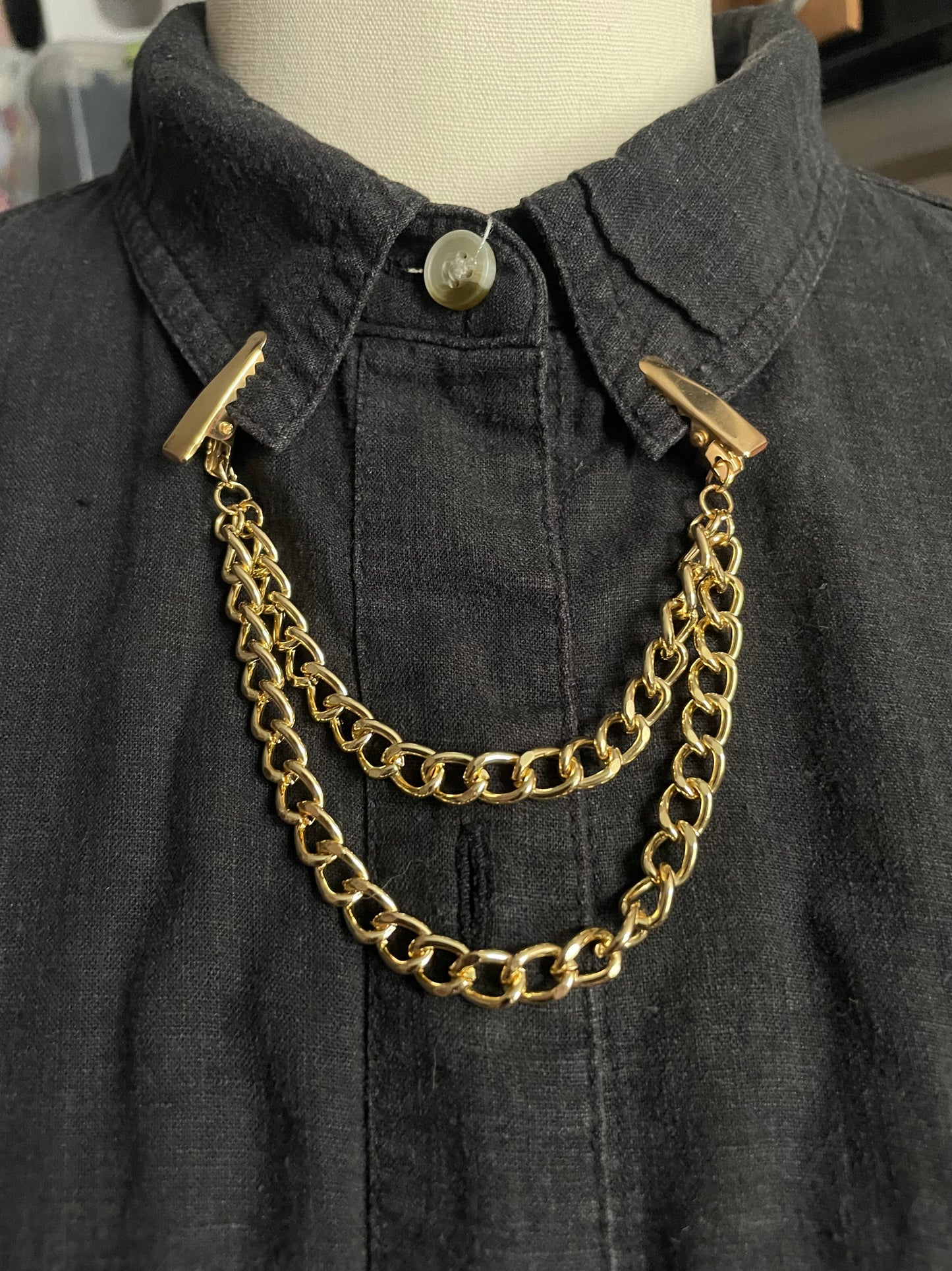 Dual chain gold tone collar clip