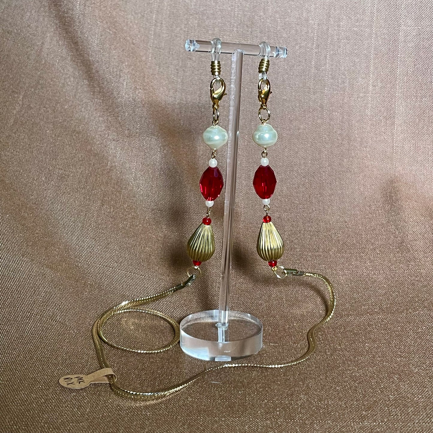 Ruby & Pearl eyeglass chain