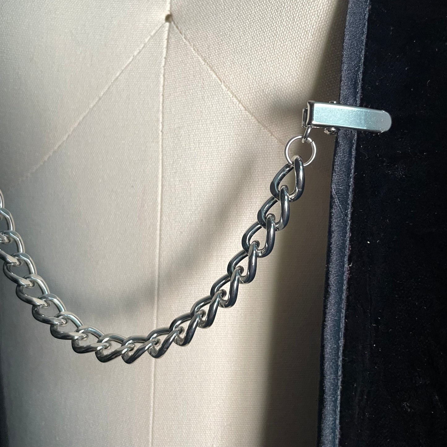 simple silver tone collar chain