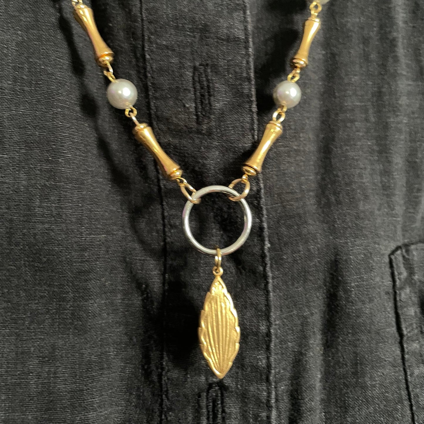 Mixed metal leaf collar chain