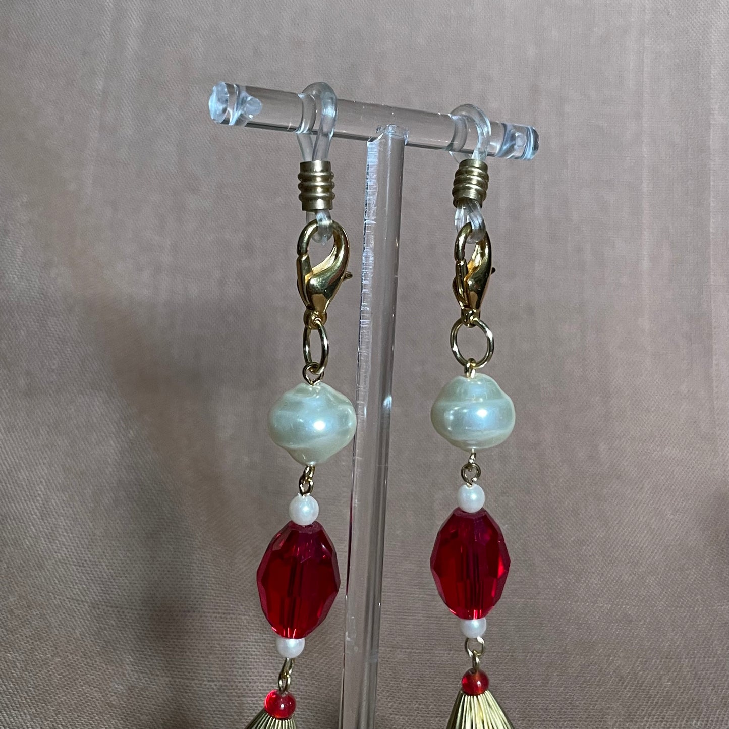 Ruby & Pearl eyeglass chain