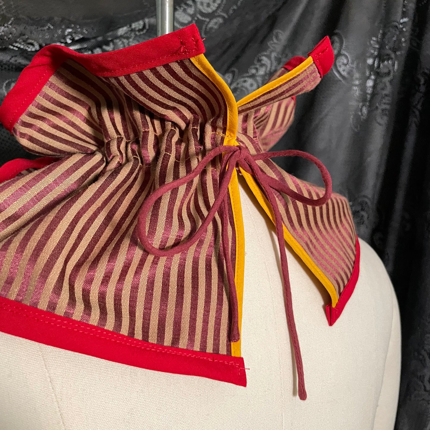 Red stripe Ruffle Collar