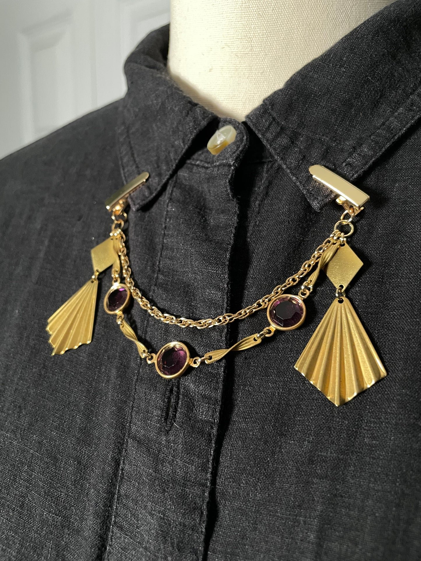 Purple deco goldtone collar clip