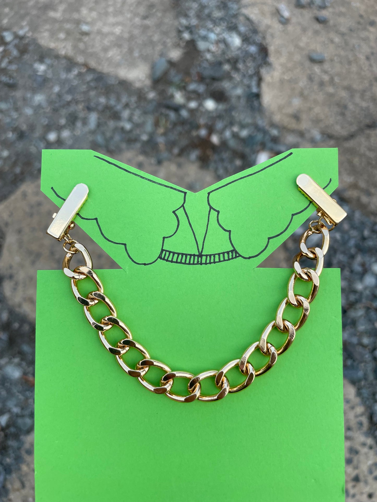 simple goldtone collar chain