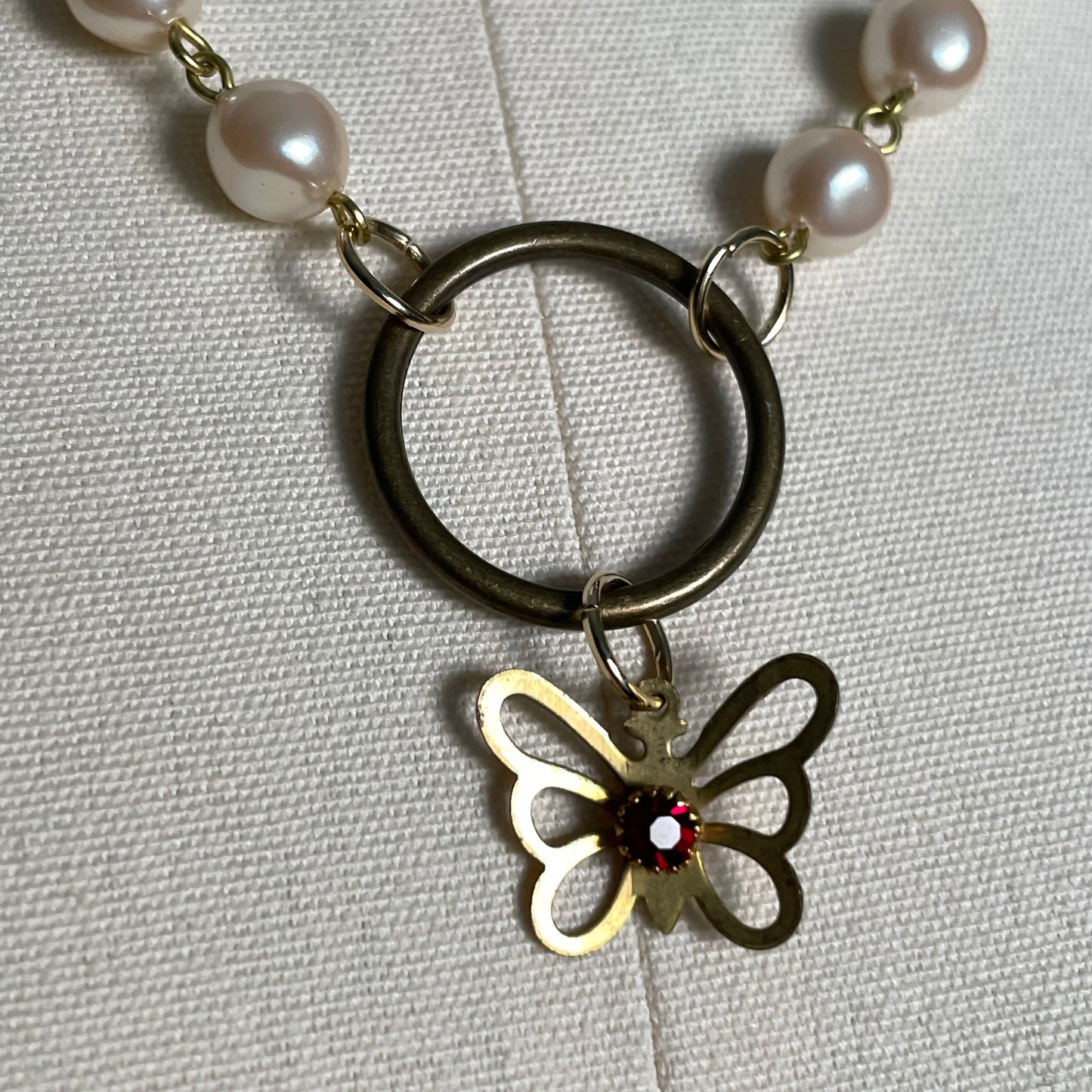 Butterfly pearl clip chain - shorter