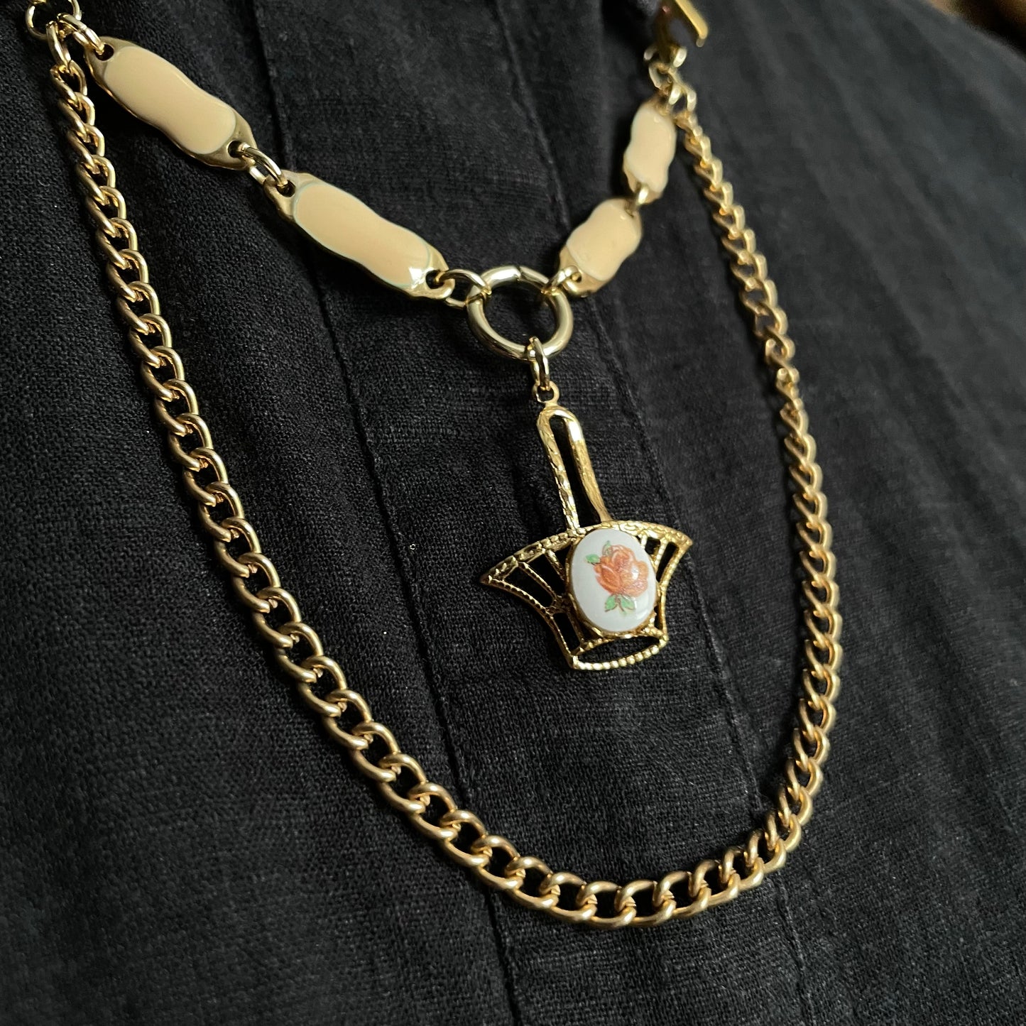 Basket charm goldtone collar clip