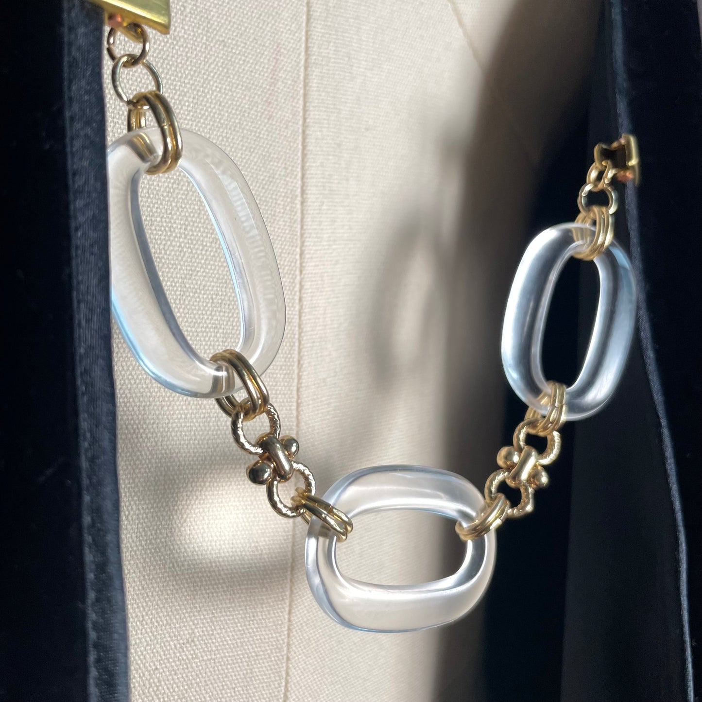 acrylic link goldtone collar chain