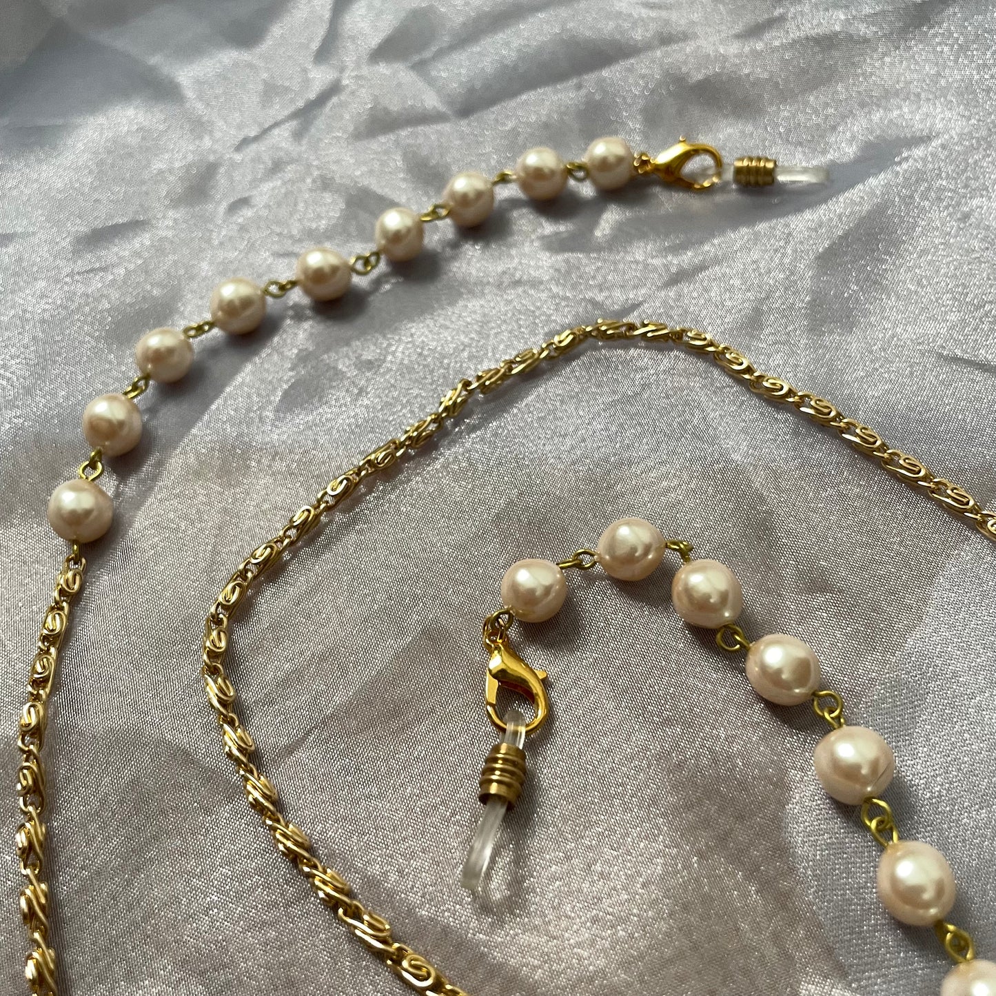 Pearl strand eyeglass chain