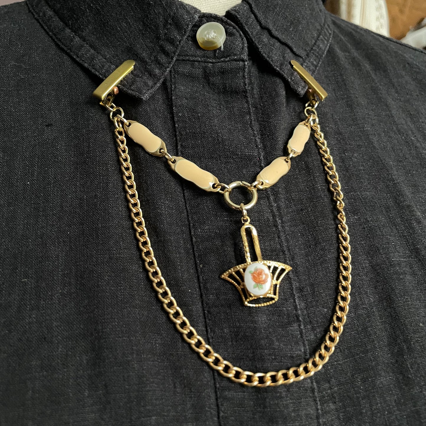 Basket charm goldtone collar clip