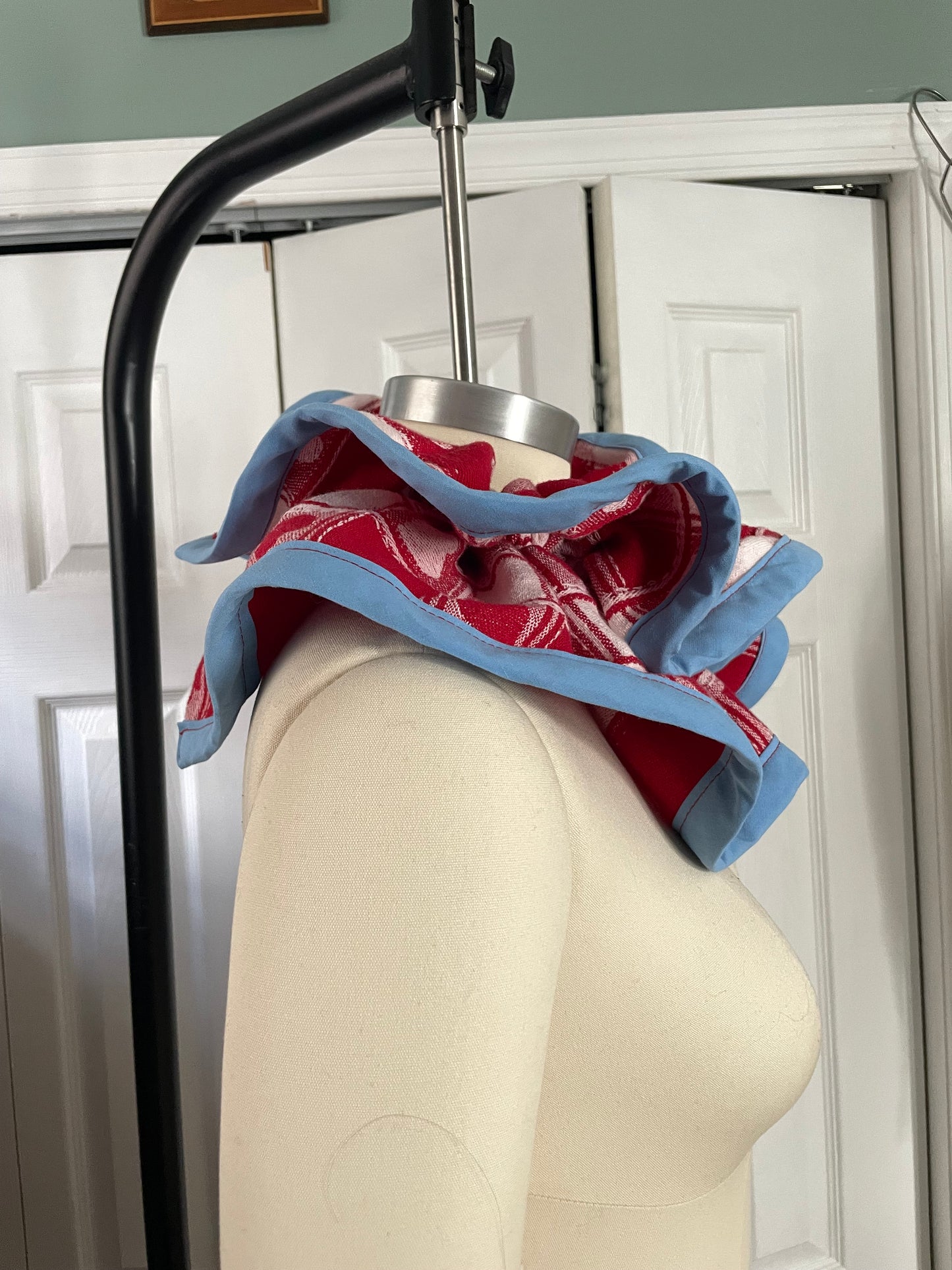 Heart Ruffle Collar