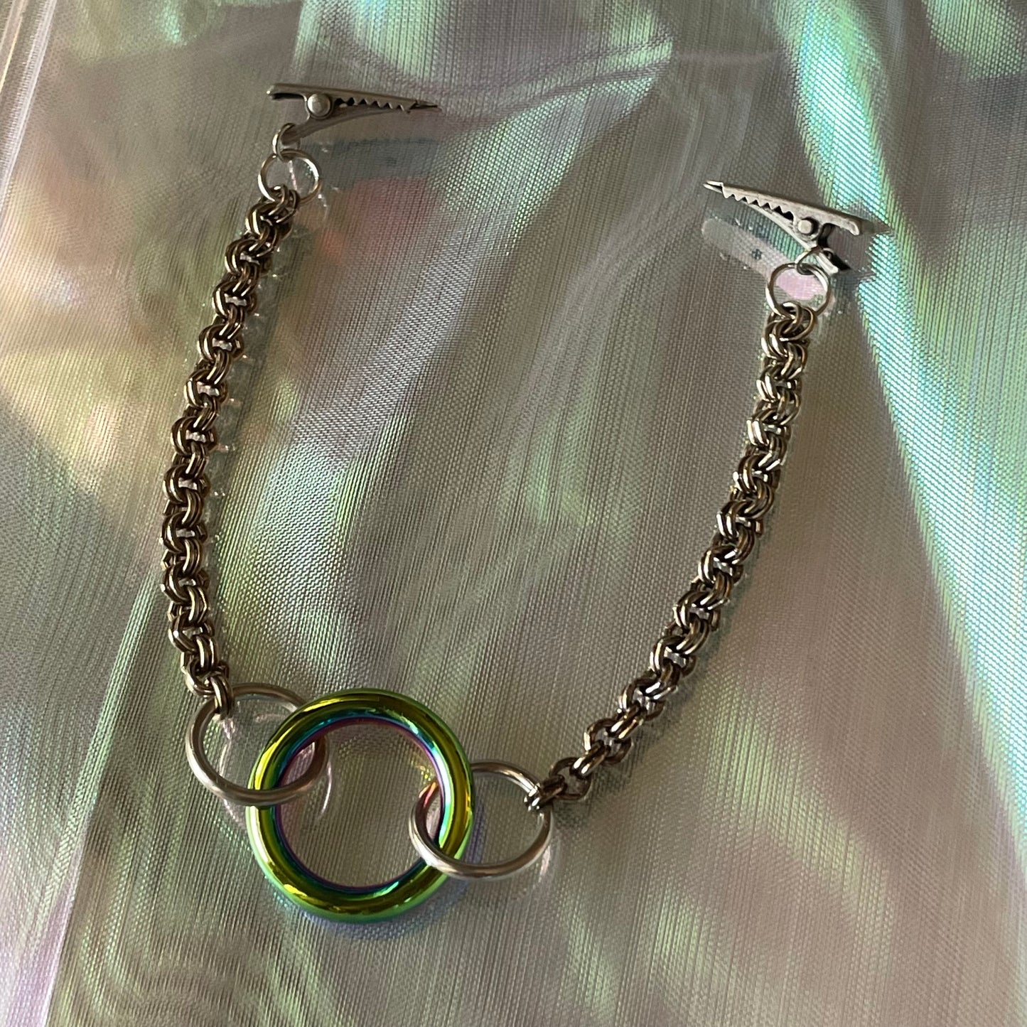 Oil slick o-ring clip chain