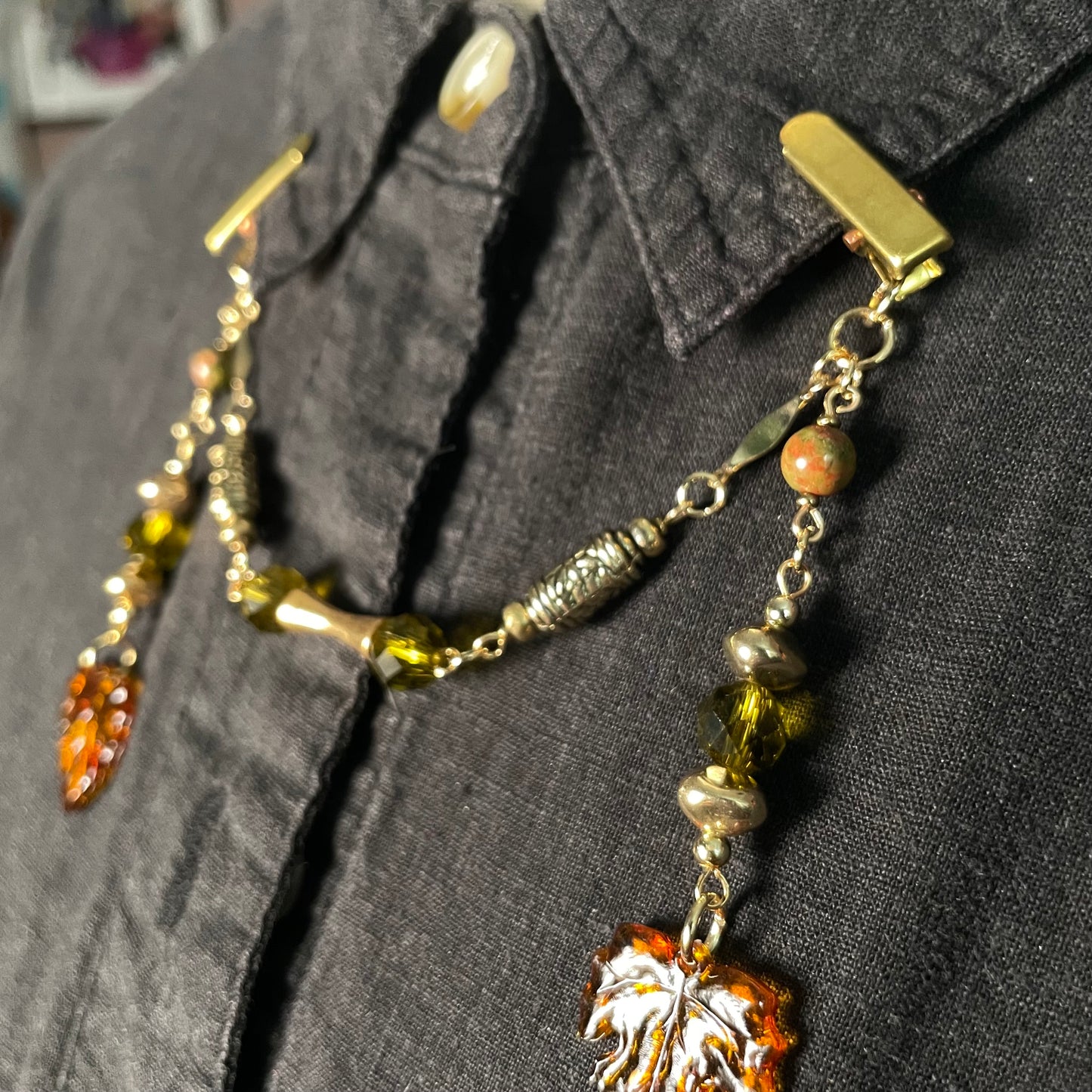 leaf fall goldtone collar clip
