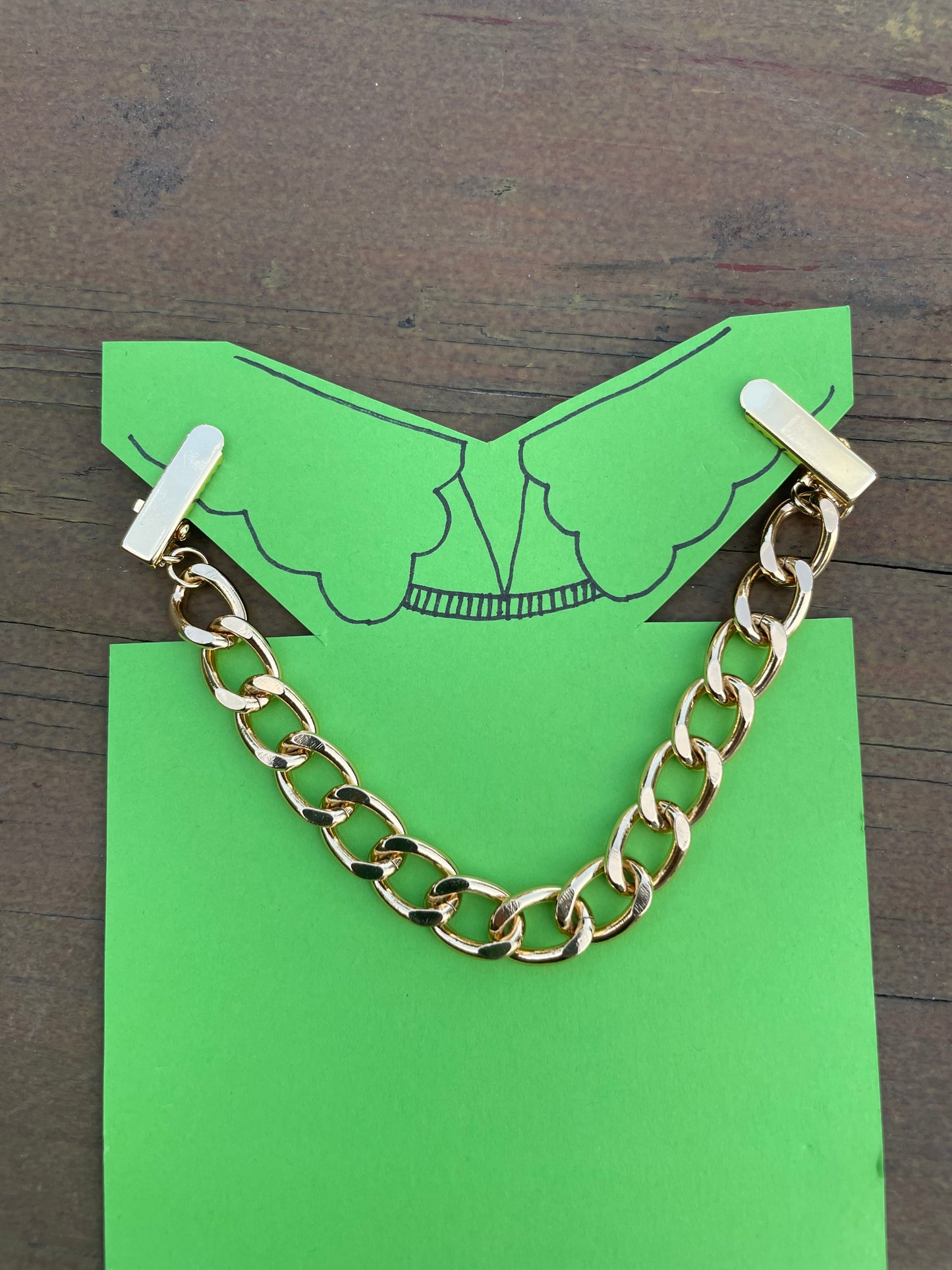 simple goldtone collar chain