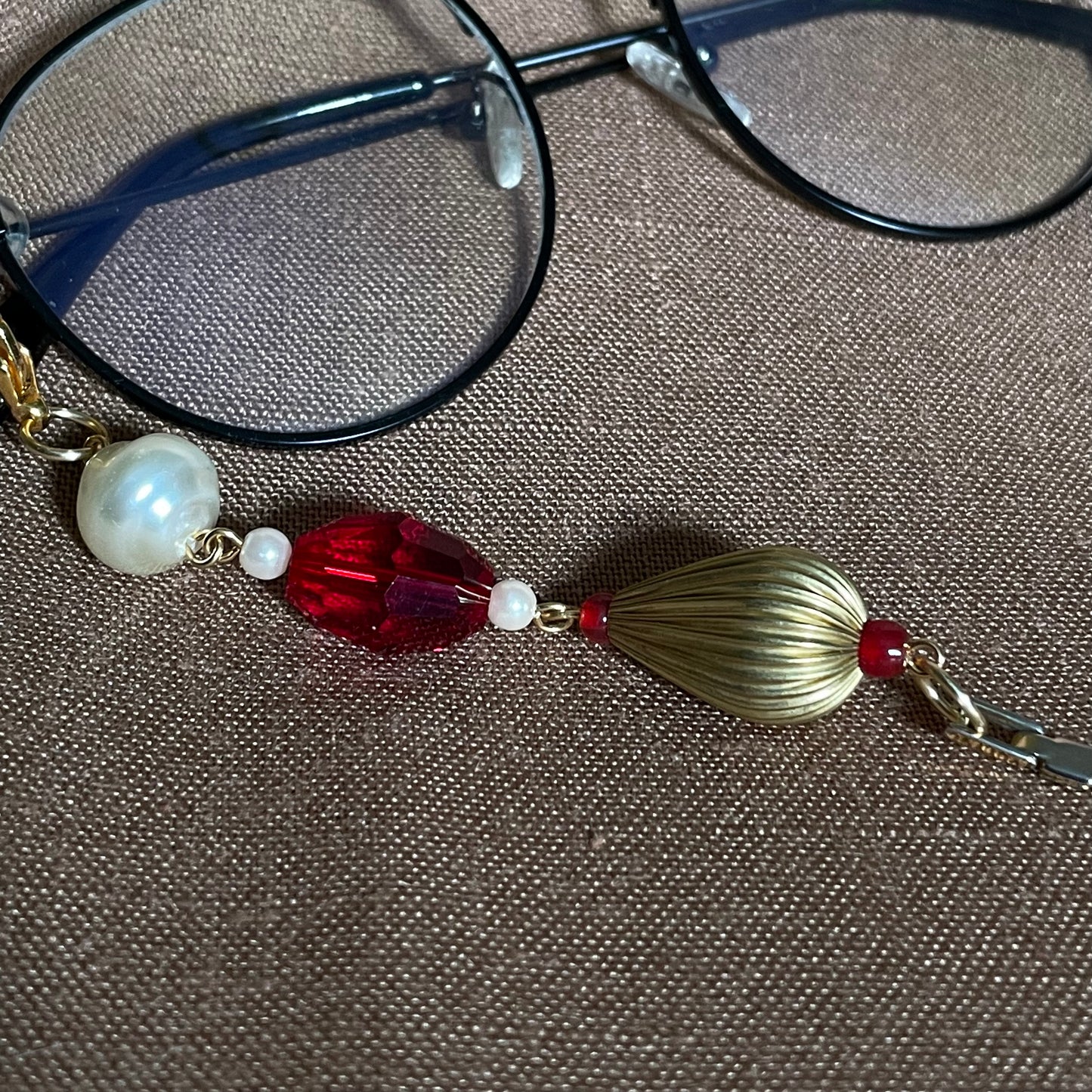 Ruby & Pearl eyeglass chain