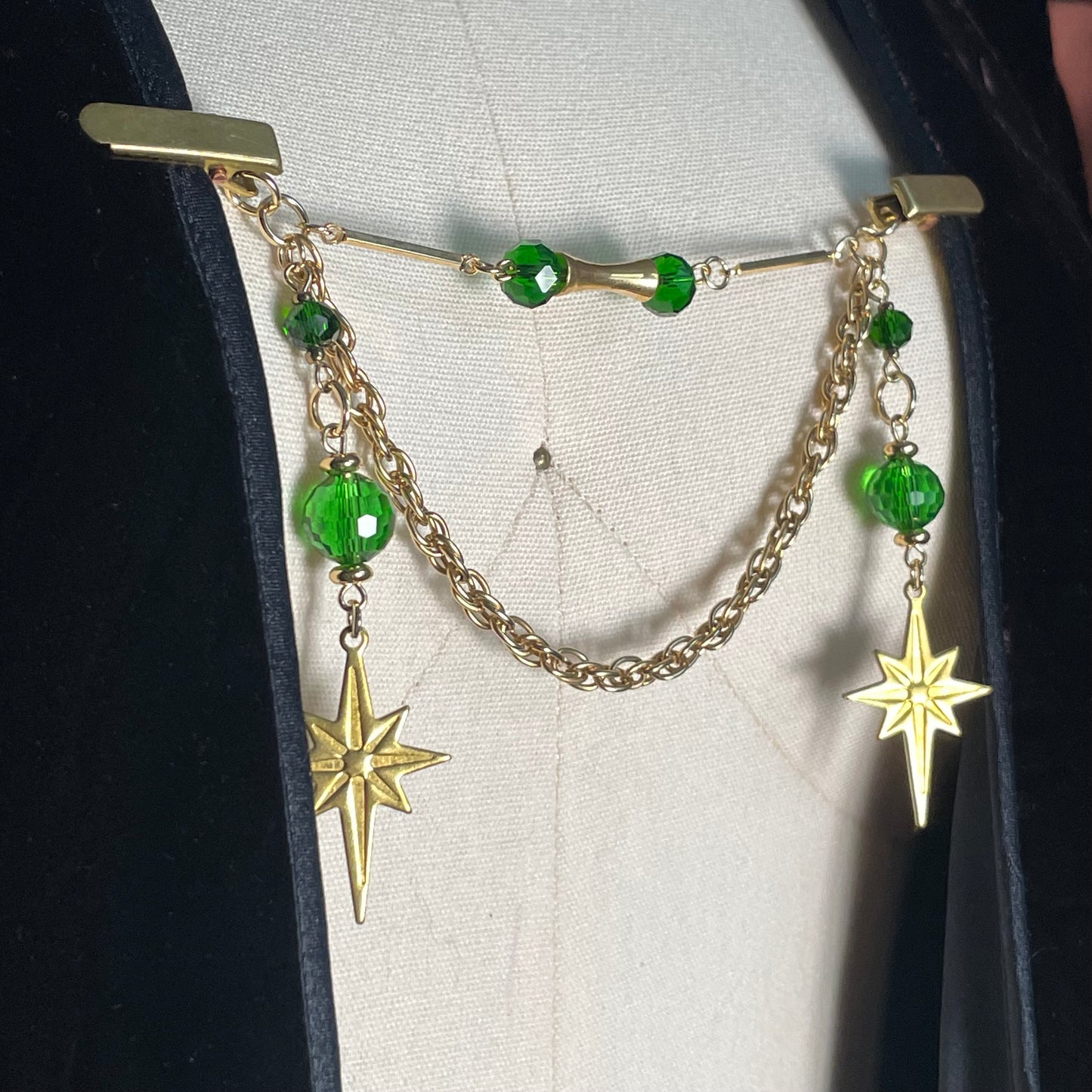 green starburst goldtone collar clip