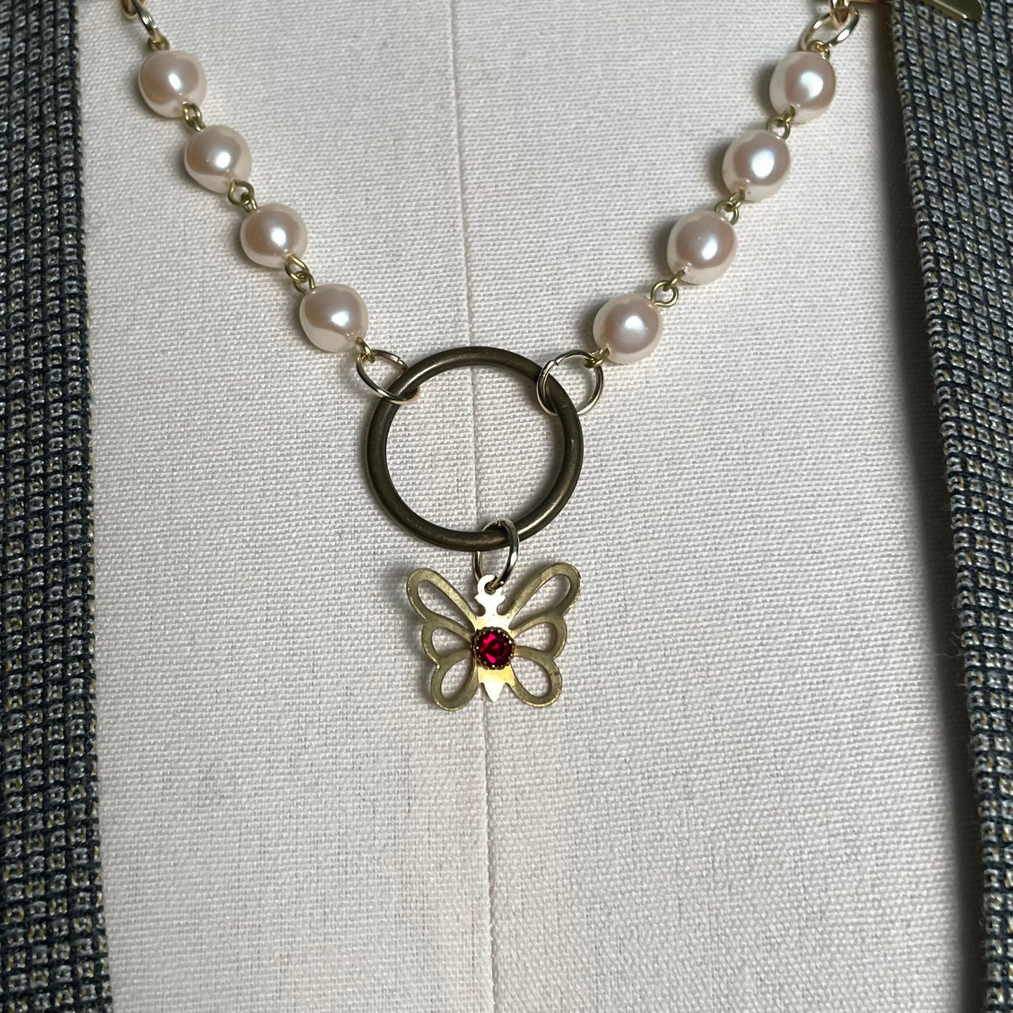 Butterfly pearl clip chain - shorter