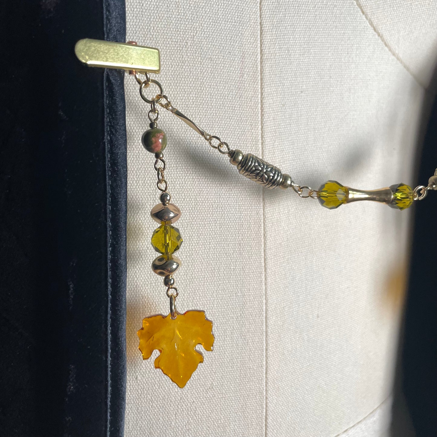 leaf fall goldtone collar clip