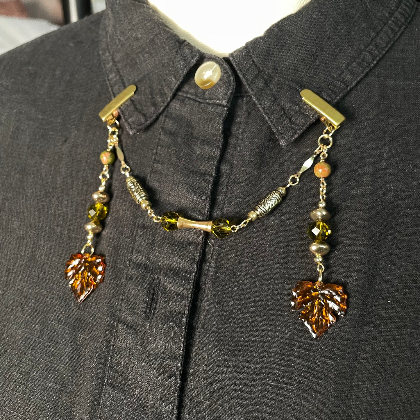 leaf fall goldtone collar clip