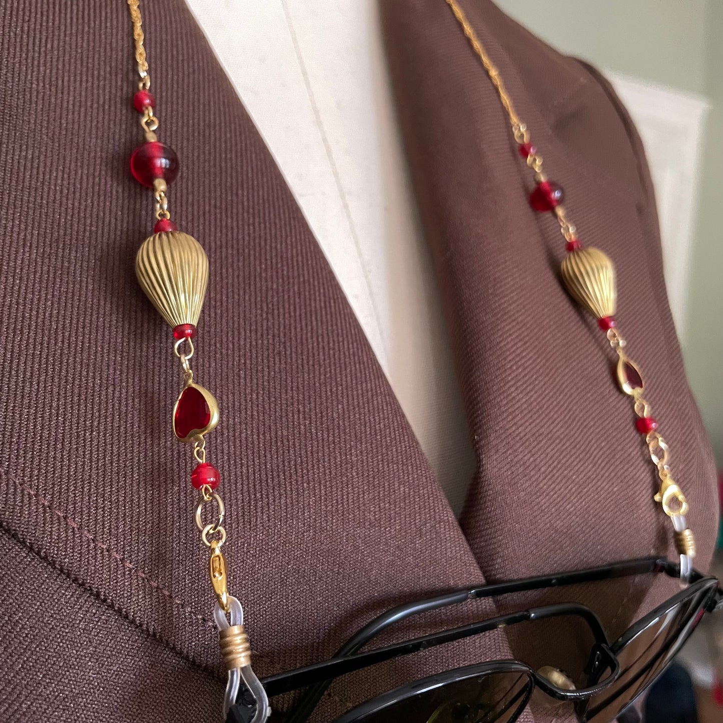 Red & gold tone eyeglass chain