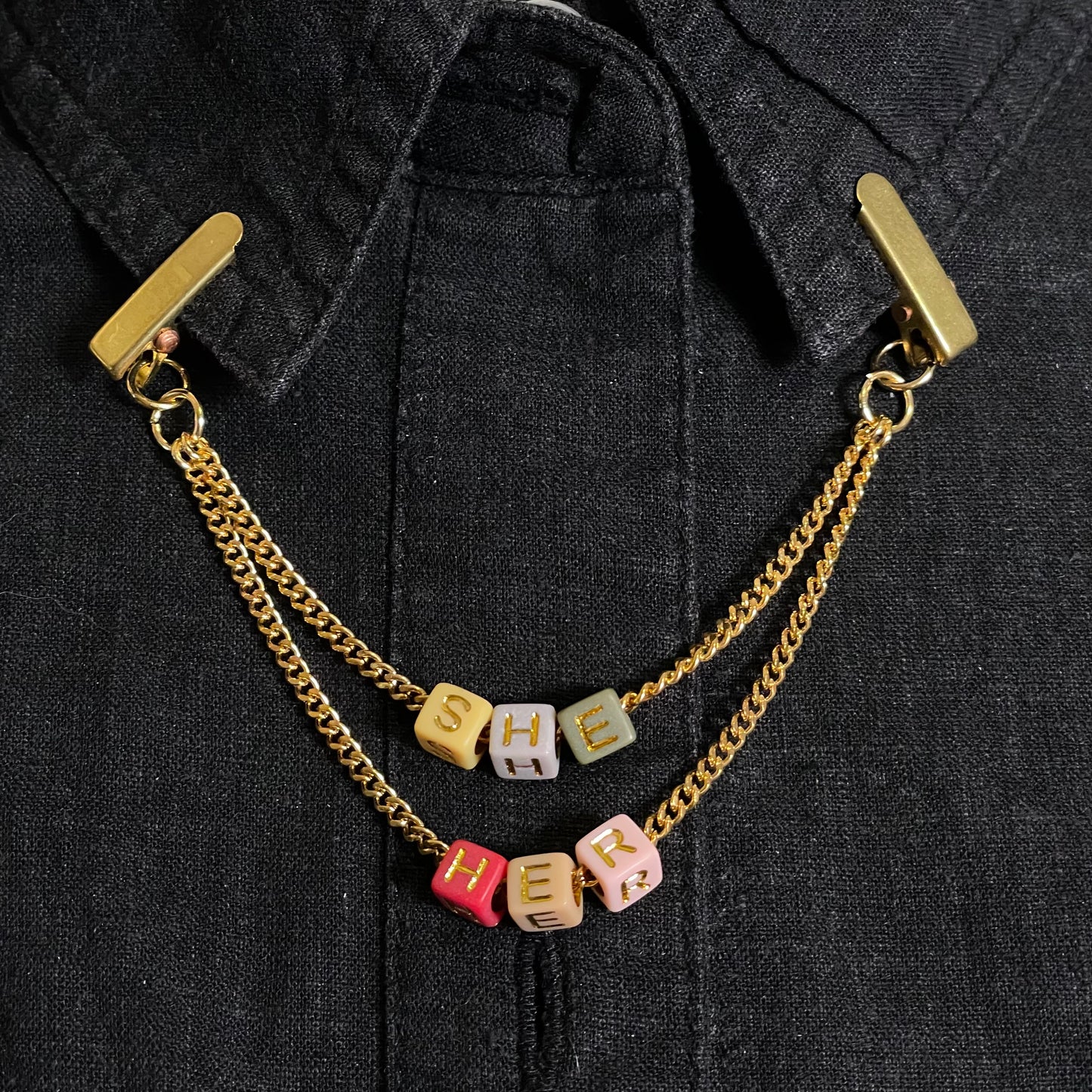 she/her Pronouns collar chain - gold