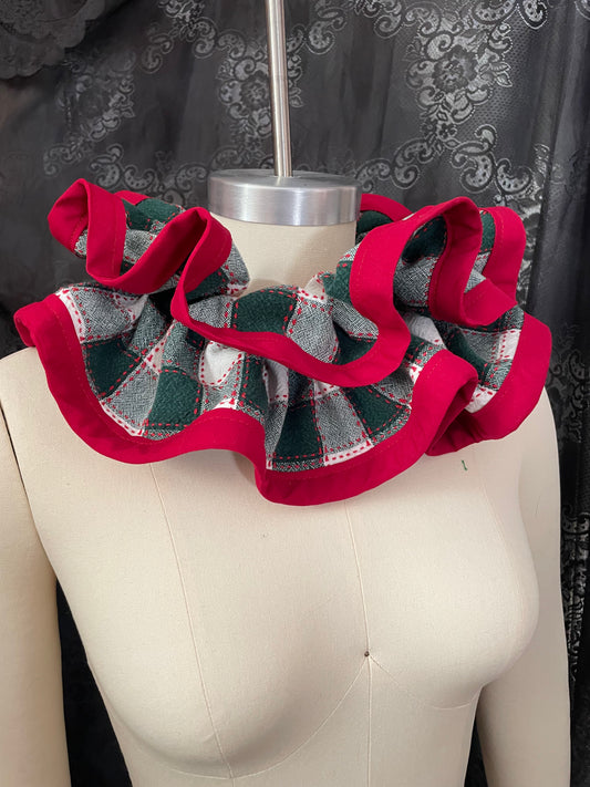 Red & Green Ruffle Collar