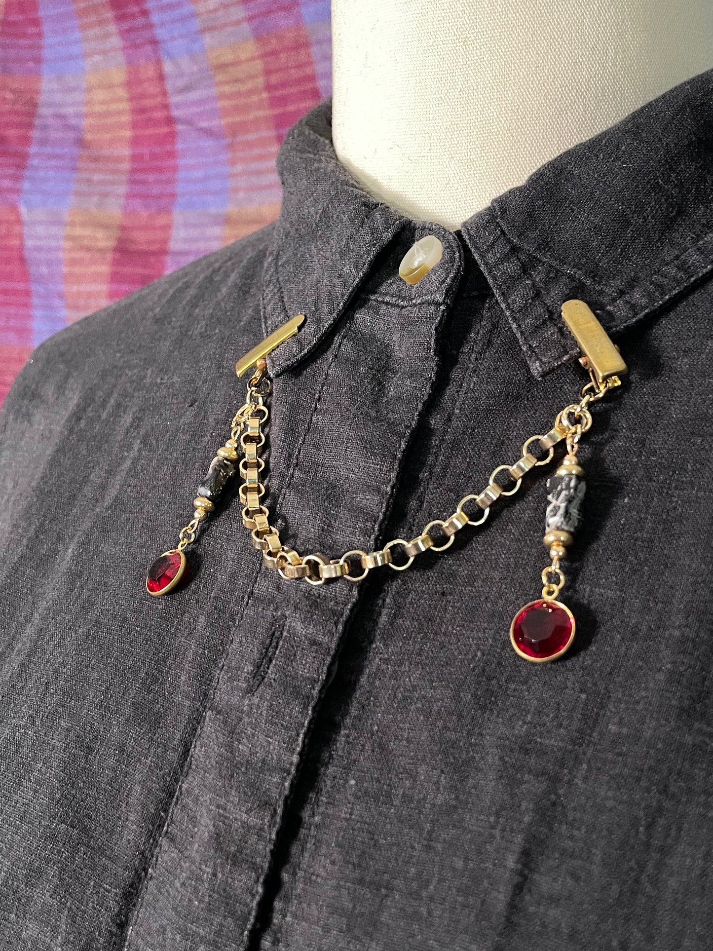 Garland chain goldtone collar clip