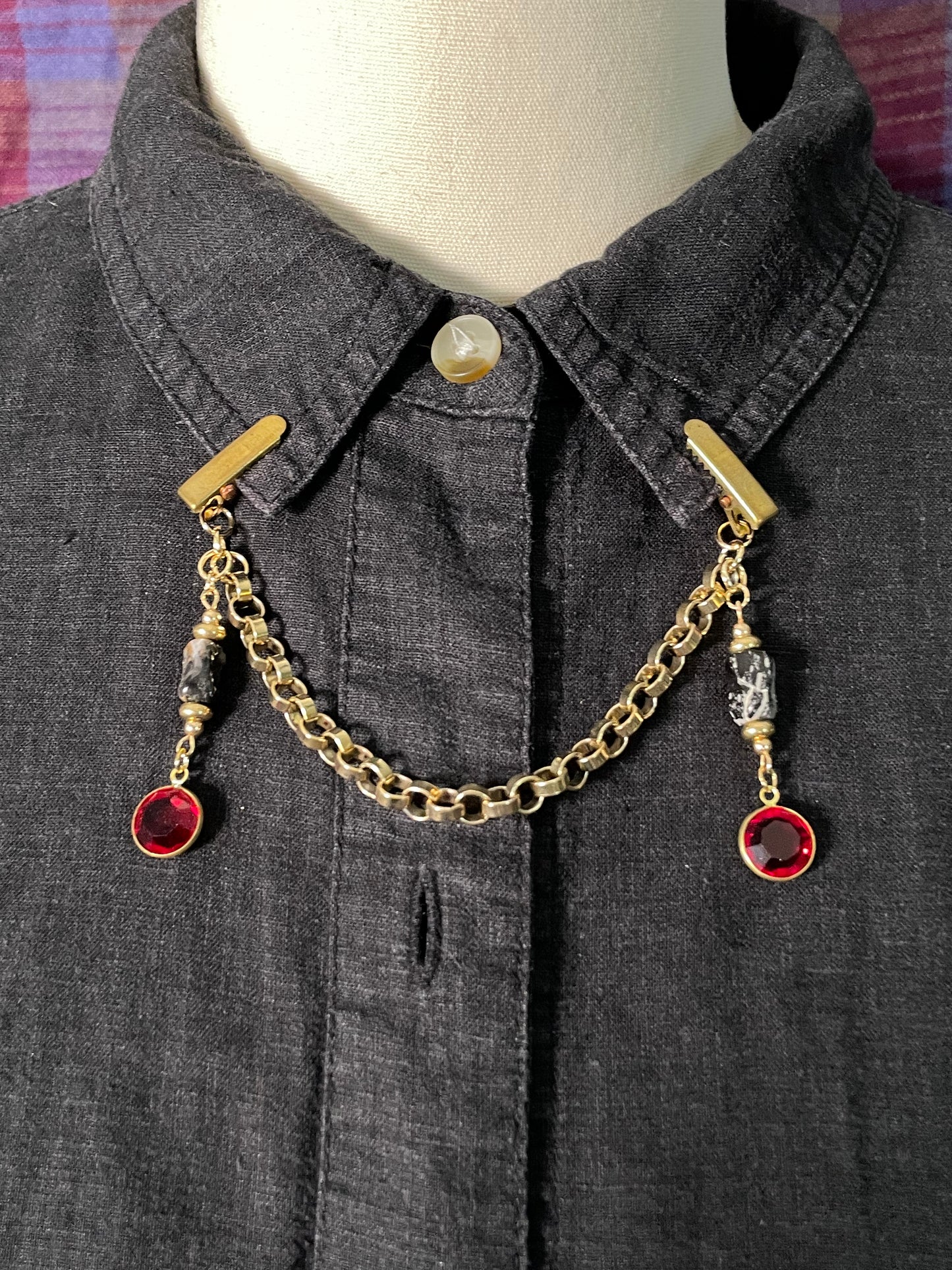 Garland chain goldtone collar clip