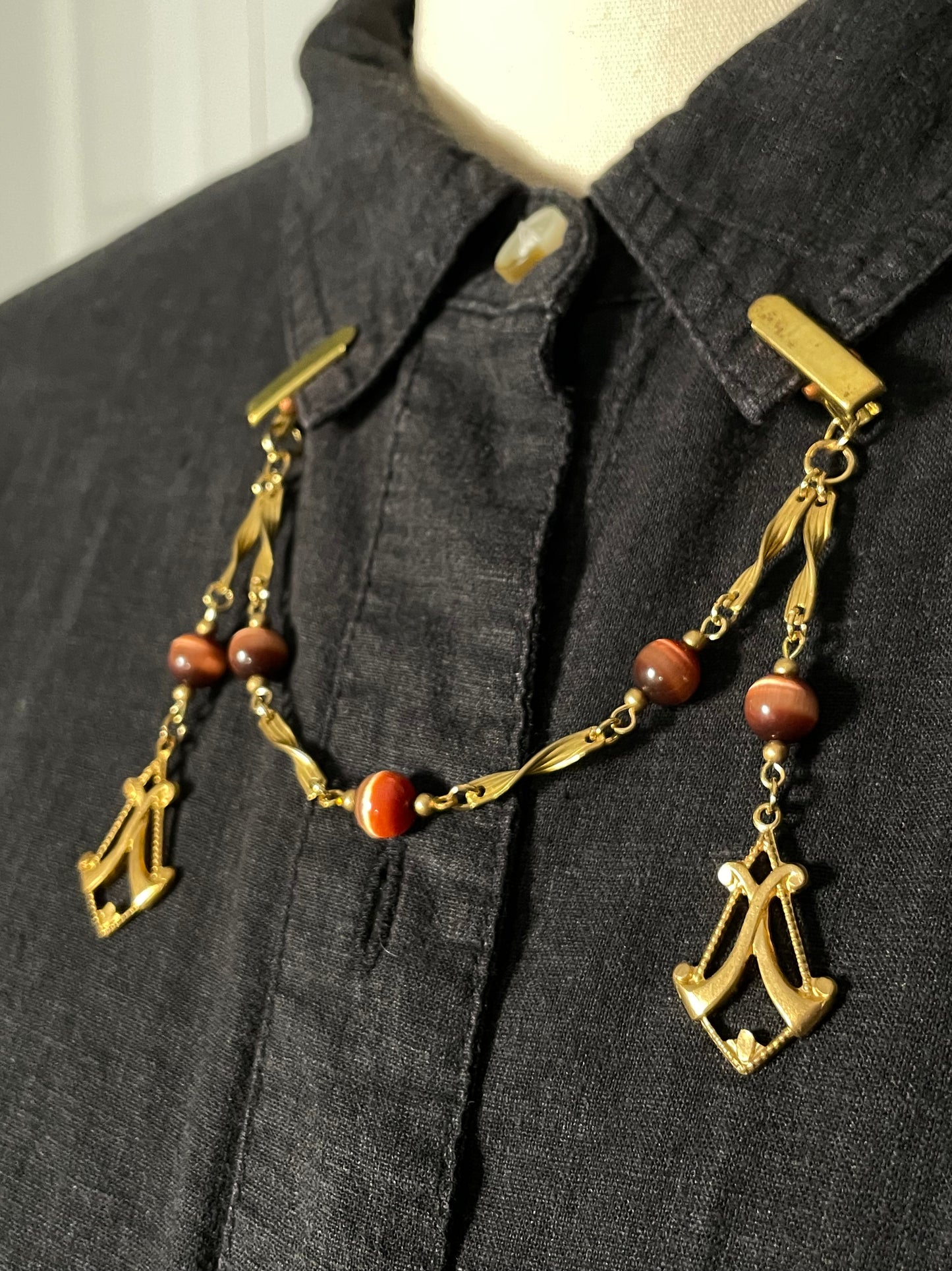 Brown & gold collar clip chain